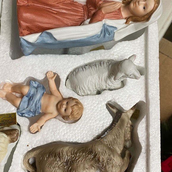 Home interiors vintage 5260 Porcelain Figurines Christmas Nativity Set - Picture 4 of 10